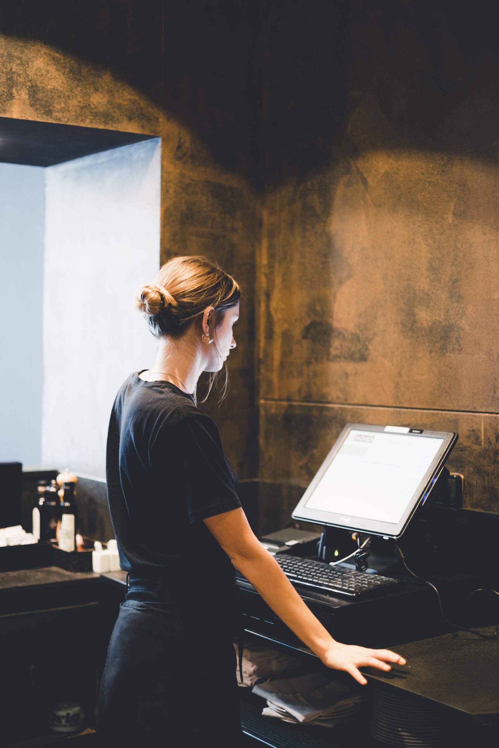 Choosing the Ideal POS System for Your Tanning Salon: Essential Features Unveiled